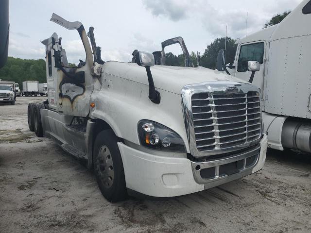  Salvage Freightliner Cascadia 1