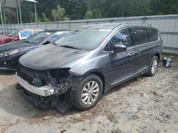  Salvage Chrysler Pacifica