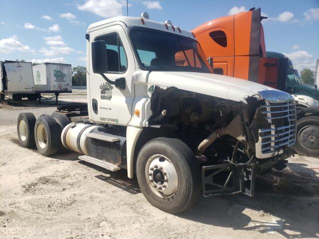  Salvage Freightliner Cascadia 1