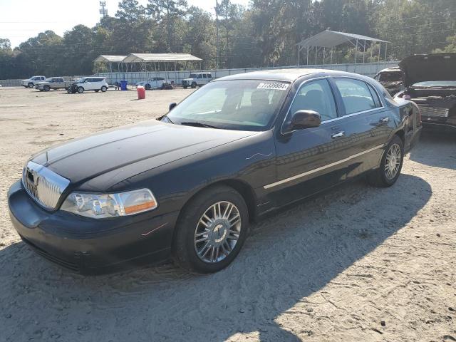  Salvage Lincoln Towncar