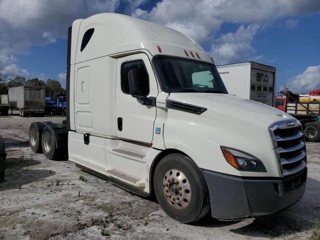  Salvage Freightliner Cascadia 1