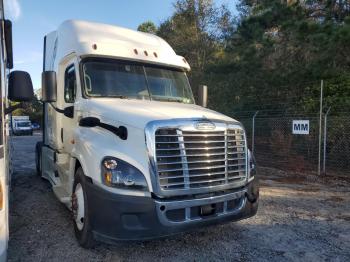  Salvage Freightliner Cascadia 1