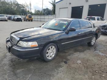  Salvage Lincoln Towncar