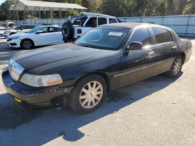  Salvage Lincoln Towncar