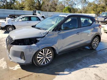  Salvage Nissan Kicks