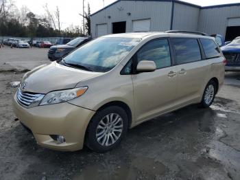  Salvage Toyota Sienna