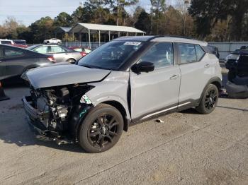  Salvage Nissan Kicks