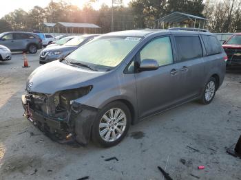  Salvage Toyota Sienna