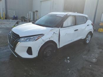  Salvage Nissan Kicks