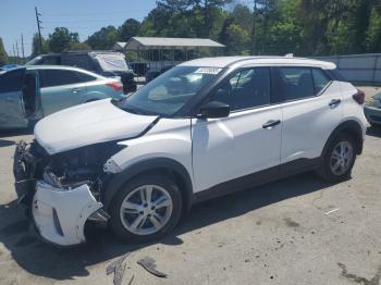  Salvage Nissan Kicks