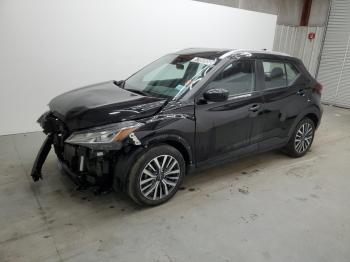  Salvage Nissan Kicks