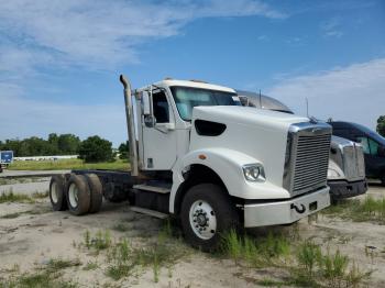  Salvage Freightliner 122sd