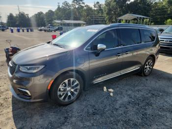  Salvage Chrysler Pacifica