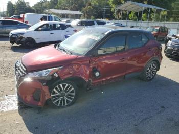  Salvage Nissan Kicks