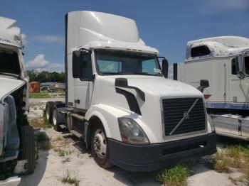  Salvage Volvo Vn