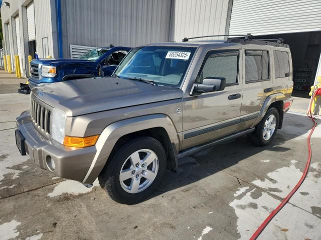 Salvage Jeep Commander