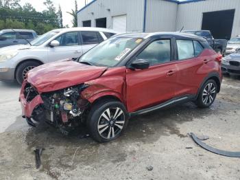  Salvage Nissan Kicks