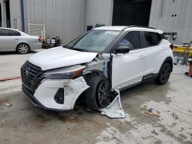  Salvage Nissan Kicks
