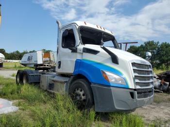  Salvage Freightliner Cascadia 1