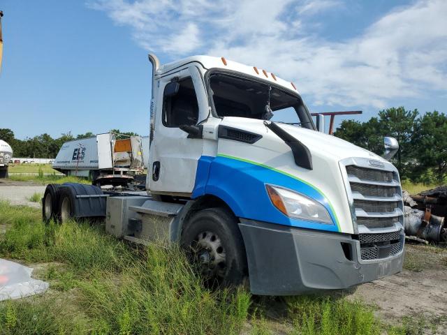  Salvage Freightliner Cascadia 1