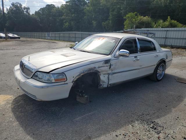 Salvage Lincoln Towncar