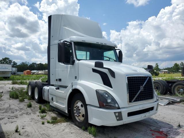  Salvage Volvo Vn