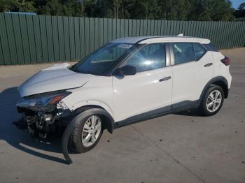  Salvage Nissan Kicks