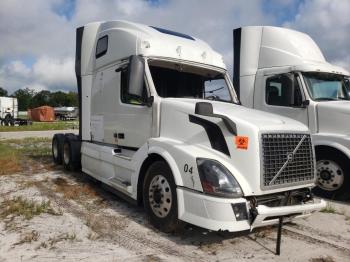  Salvage Volvo Vn