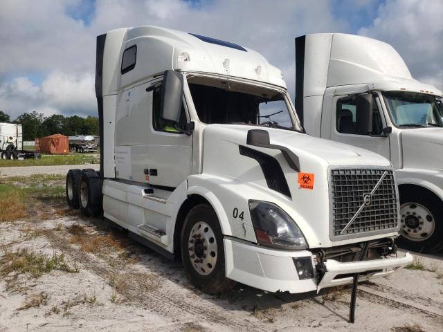  Salvage Volvo Vn