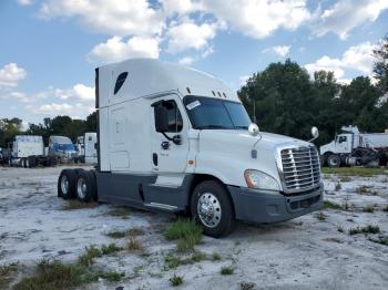  Salvage Freightliner Cascadia 1