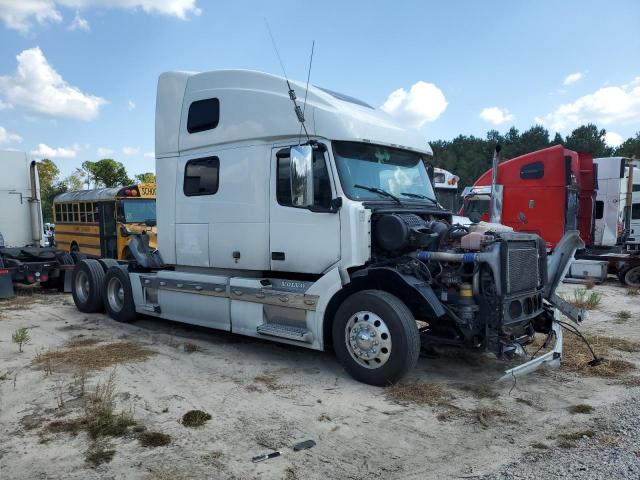  Salvage Volvo Vn