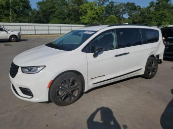  Salvage Chrysler Pacifica