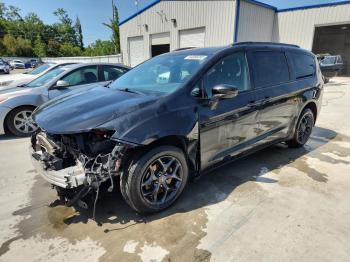  Salvage Chrysler Pacifica
