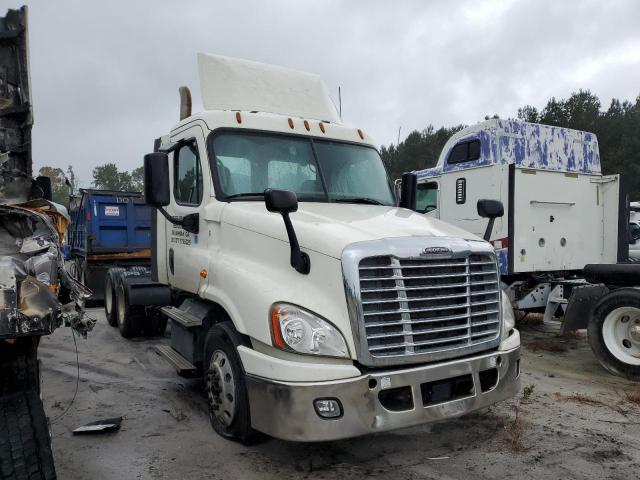  Salvage Freightliner Cascadia 1