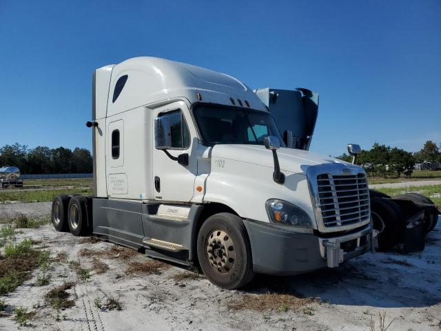  Salvage Freightliner Cascadia 1