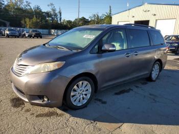  Salvage Toyota Sienna