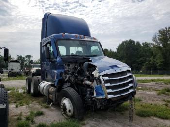  Salvage Freightliner Cascadia 1