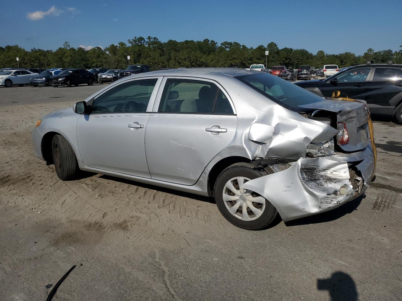 Toyota Corolla Base Image 9