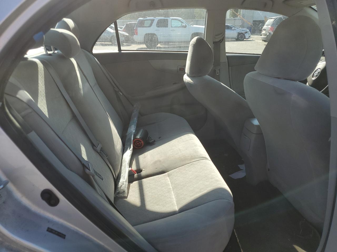 Toyota Corolla Base Image 3