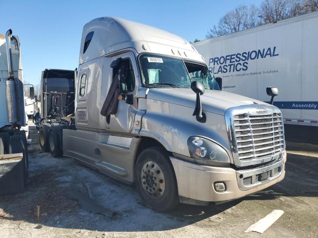  Salvage Freightliner Cascadia 1
