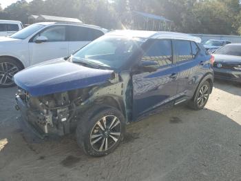  Salvage Nissan Kicks