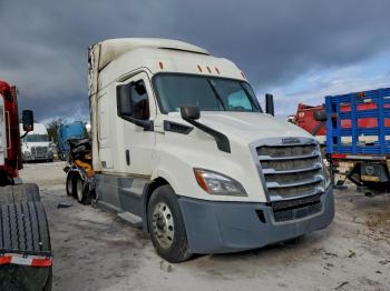  Salvage Freightliner Cascadia 1