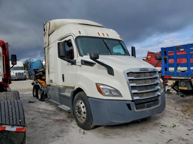  Salvage Freightliner Cascadia 1