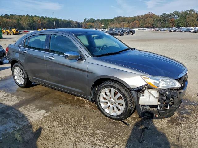 Chrysler 200 Limited Image 3