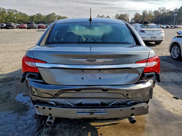 Chrysler 200 Limited Image 8