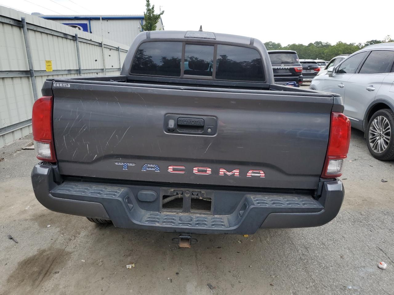 Toyota Tacoma Double Cab Image 3