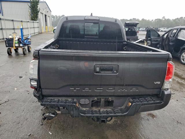 Toyota Tacoma Double Cab Image 9