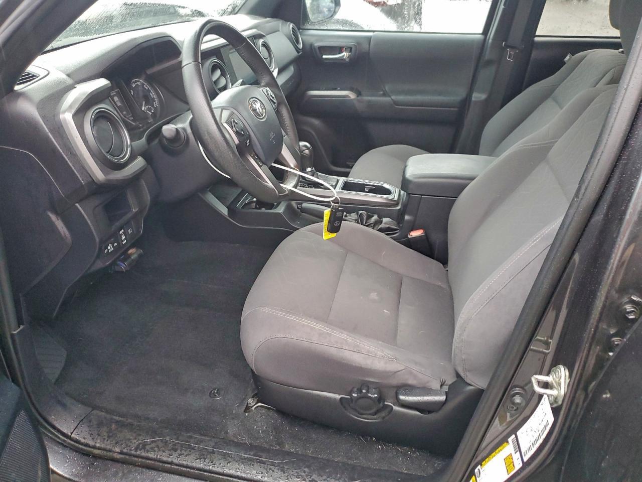 Toyota Tacoma Double Cab Image 12