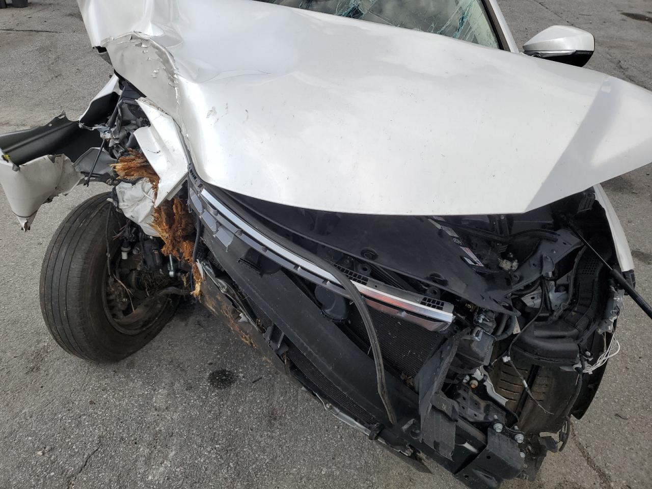 Lexus NX 300 Base Image 13