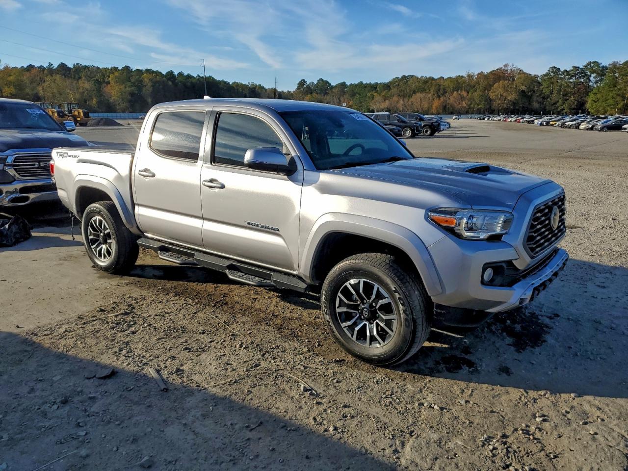 Toyota Tacoma Double Cab Image 3